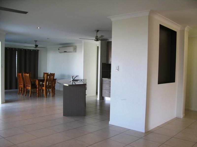 53 Hillock Street, Bushland Beach QLD 4818