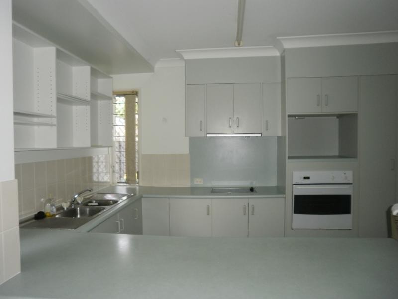 2/30 McLachlan Street, Currajong QLD 4812