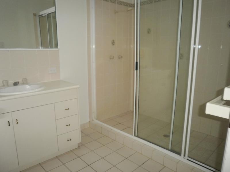 2/30 McLachlan Street, Currajong QLD 4812