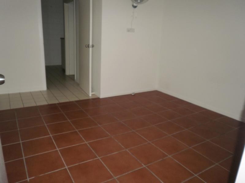 2/30 McLachlan Street, Currajong QLD 4812