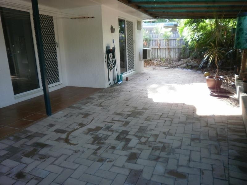 2/30 McLachlan Street, Currajong QLD 4812