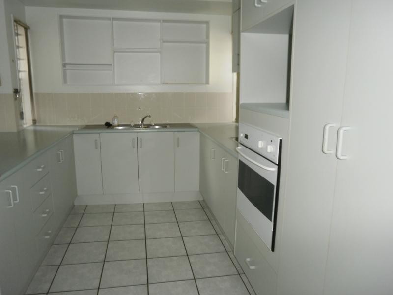 2/30 McLachlan Street, Currajong QLD 4812