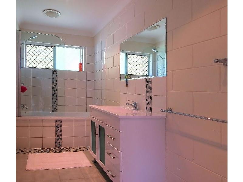 4 EBONY Court, Bushland Beach QLD 4818