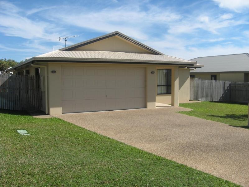 14 Hilton Way, Mount Louisa QLD 4814