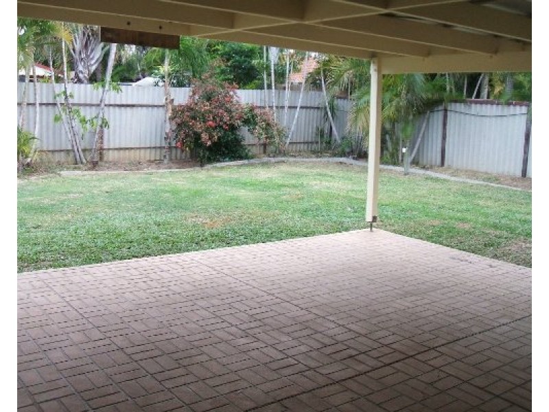 8 Canterbury Road, Kirwan QLD 4817