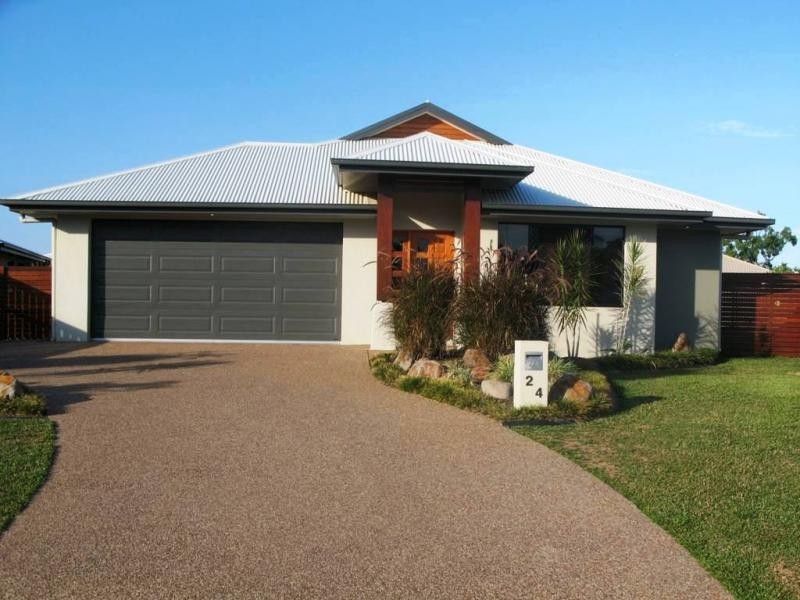 24 Bluff Street, Bushland Beach QLD 4818