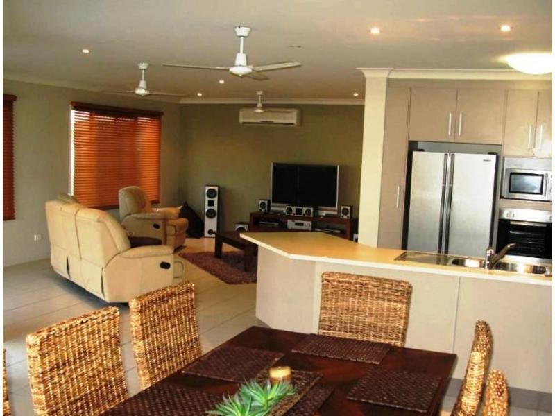 24 Bluff Street, Bushland Beach QLD 4818