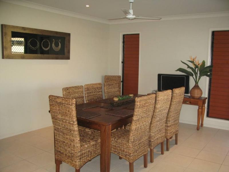 24 Bluff Street, Bushland Beach QLD 4818