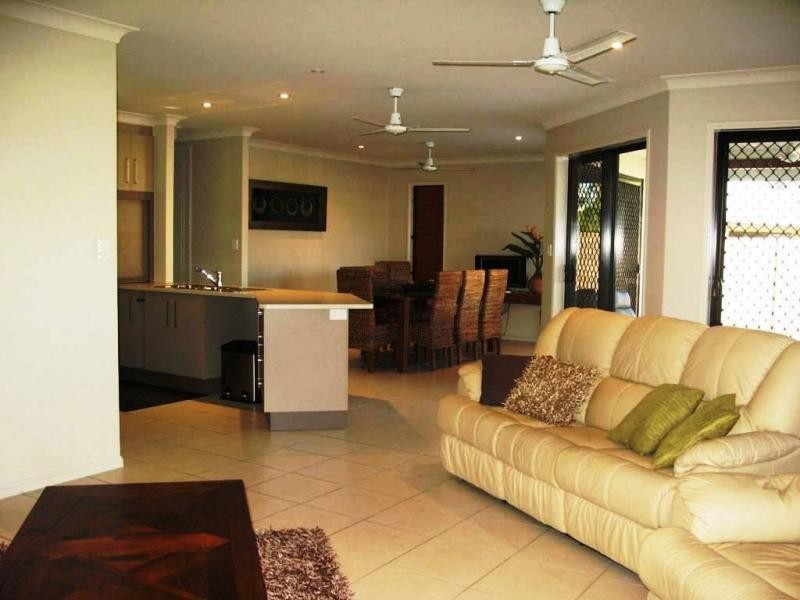 24 Bluff Street, Bushland Beach QLD 4818