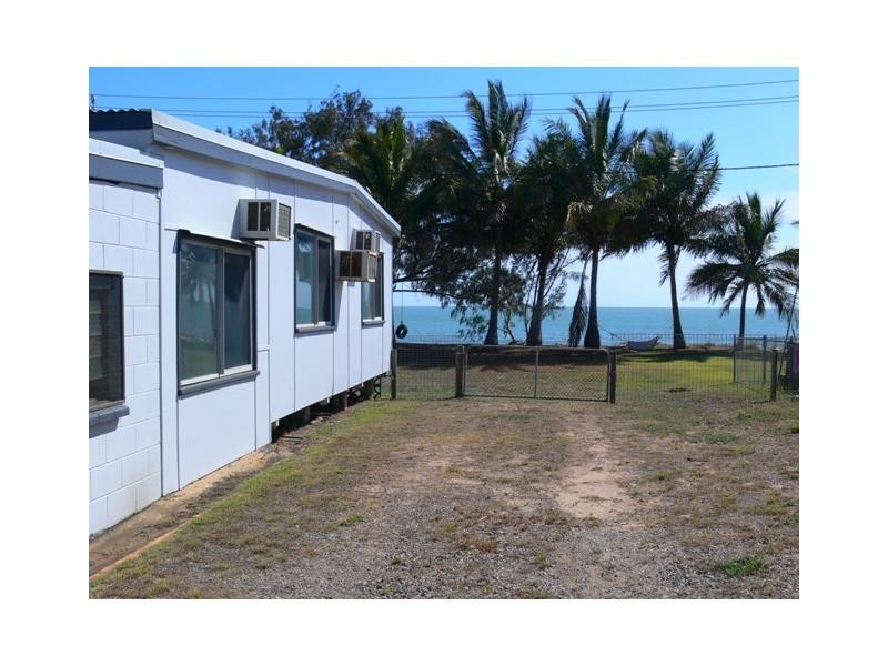 67 Cay Street, Saunders Beach QLD 4818