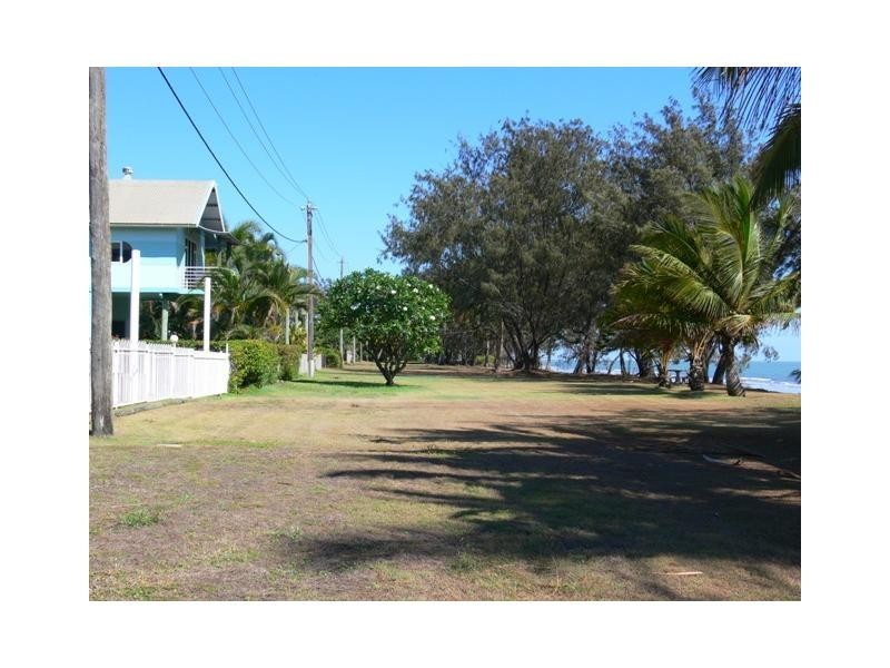 67 Cay Street, Saunders Beach QLD 4818