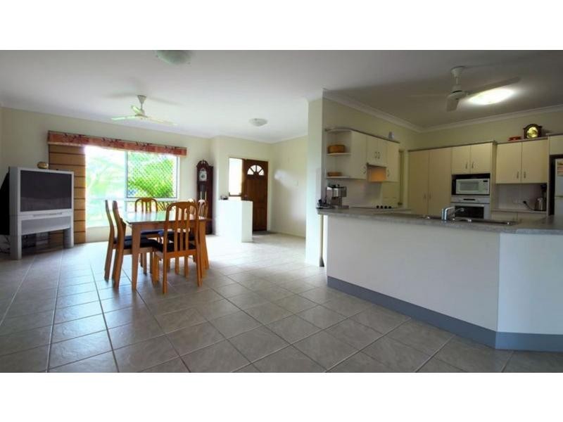 10 Bronte Court, Bushland Beach QLD 4818