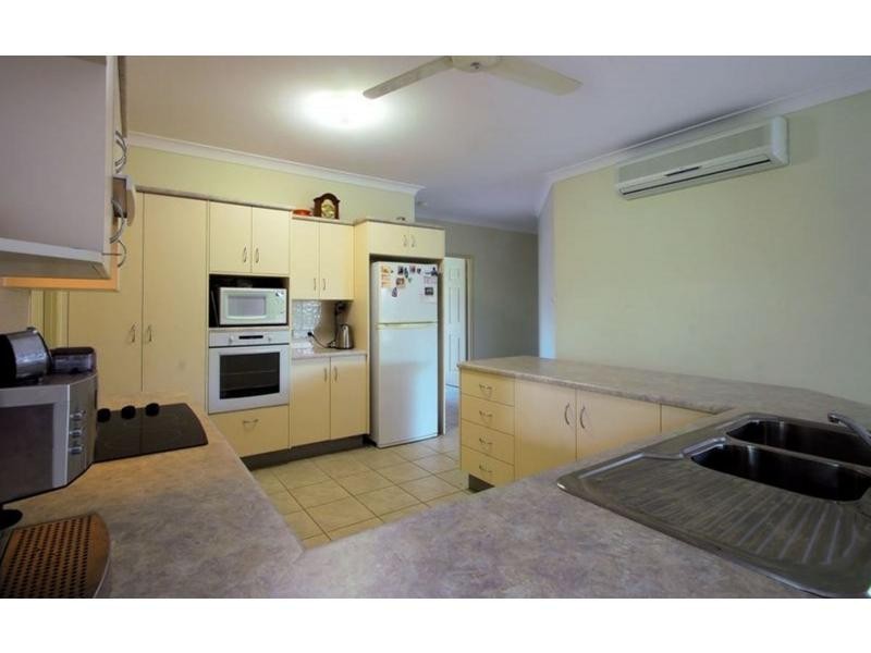 10 Bronte Court, Bushland Beach QLD 4818