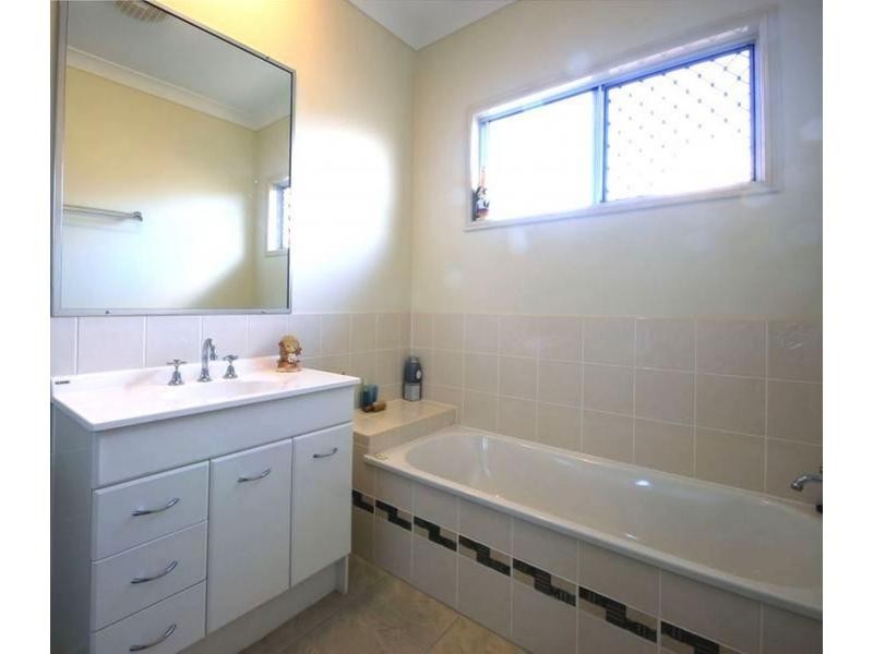 10 Bronte Court, Bushland Beach QLD 4818