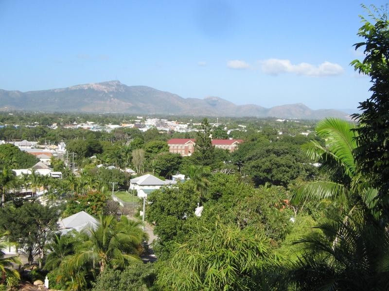 11 McClelland Street, West End QLD 4810