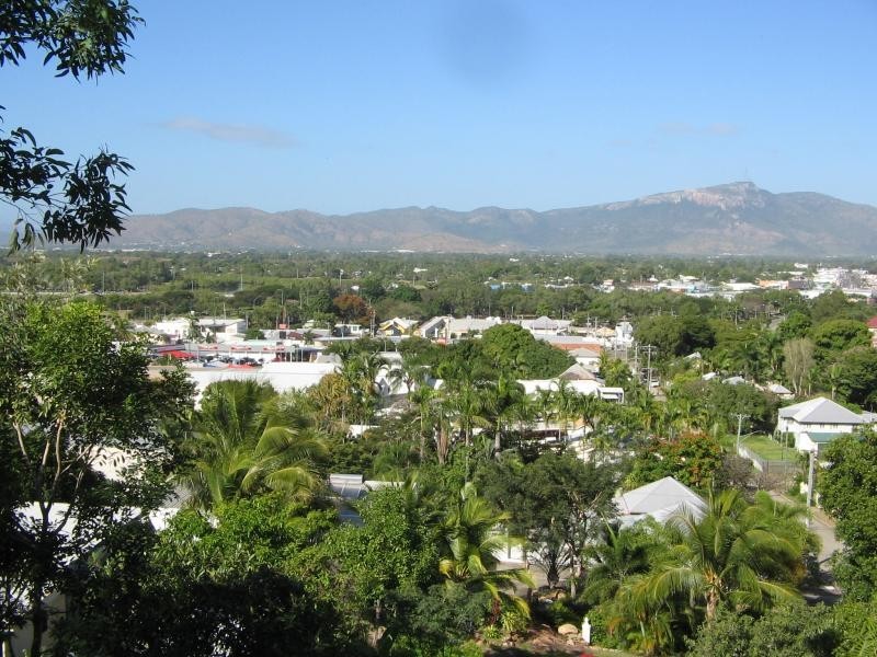 11 McClelland Street, West End QLD 4810