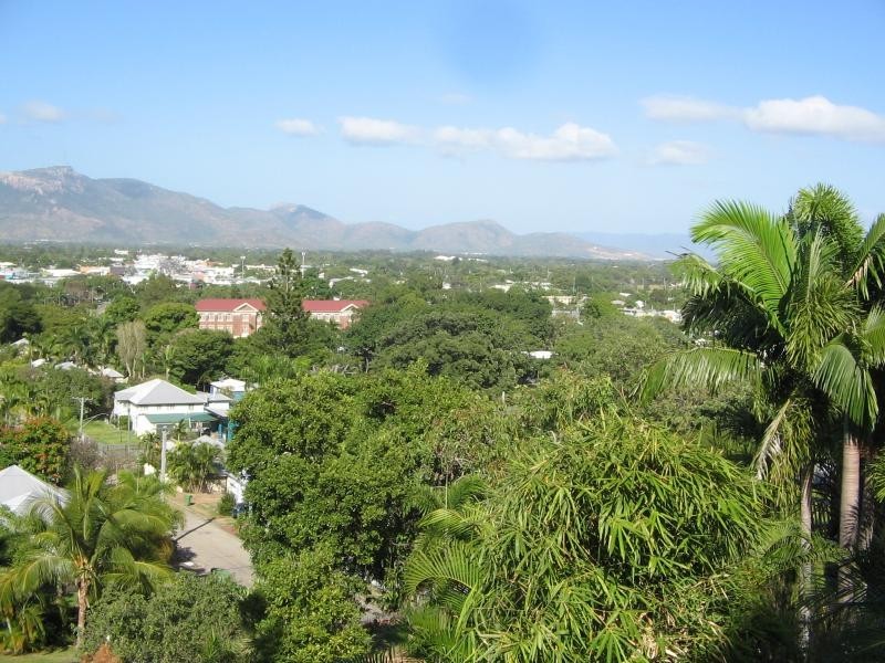 11 McClelland Street, West End QLD 4810