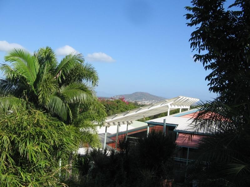 11 McClelland Street, West End QLD 4810