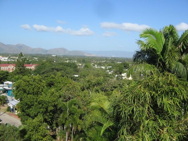 11 McClelland Street, West End QLD 4810