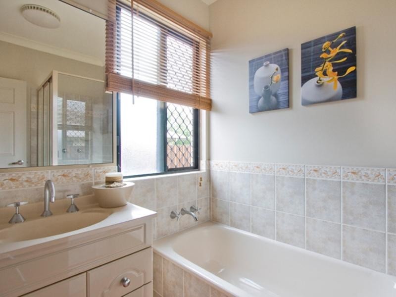 32 Mendi Drive, Bushland Beach QLD 4818