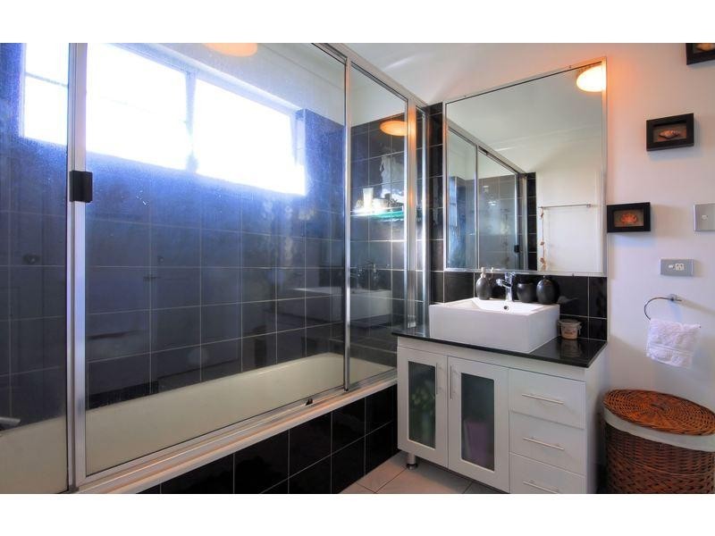 4 Courtney Street, Cranbrook QLD 4814