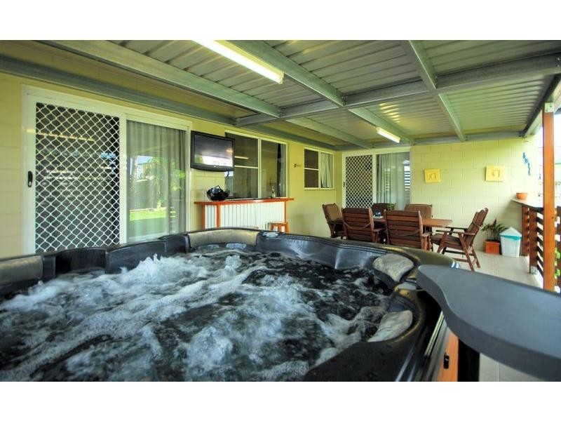 4 Courtney Street, Cranbrook QLD 4814