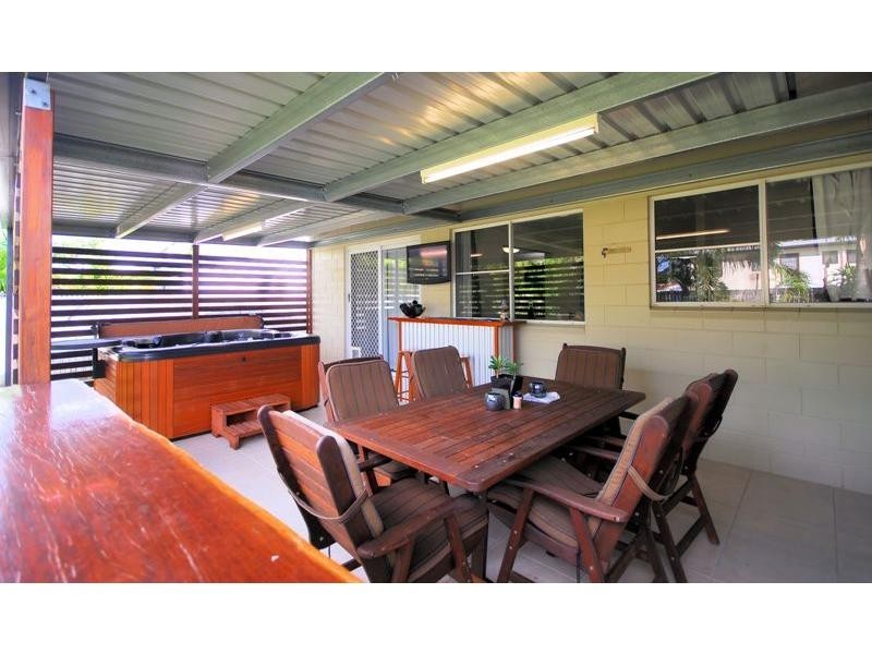 4 Courtney Street, Cranbrook QLD 4814