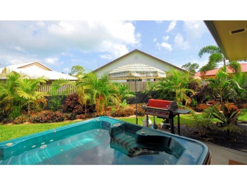 10 Bronte Court, Bushland Beach QLD 4818