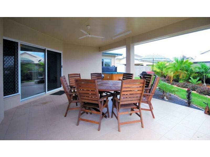 10 Bronte Court, Bushland Beach QLD 4818