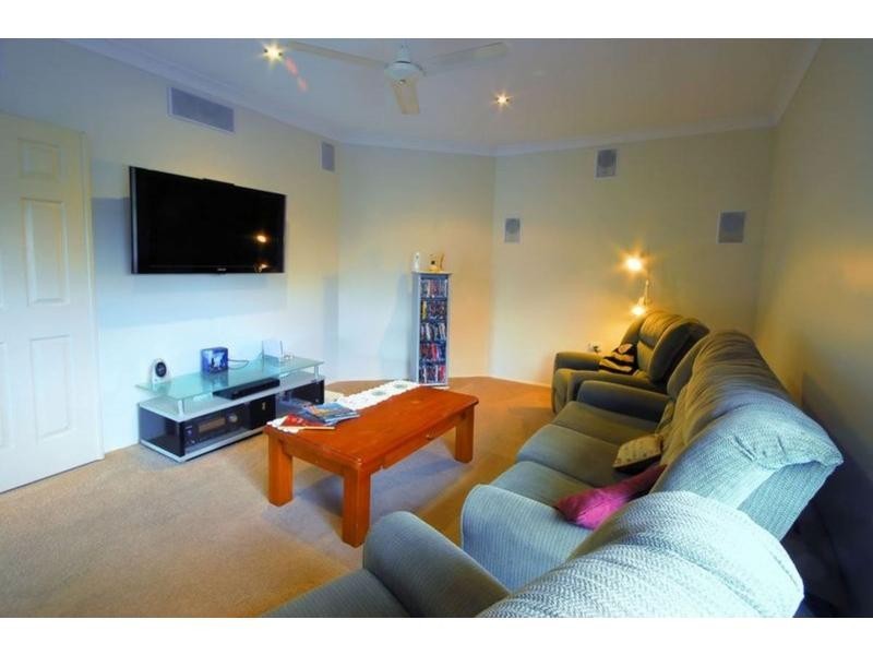 10 Bronte Court, Bushland Beach QLD 4818