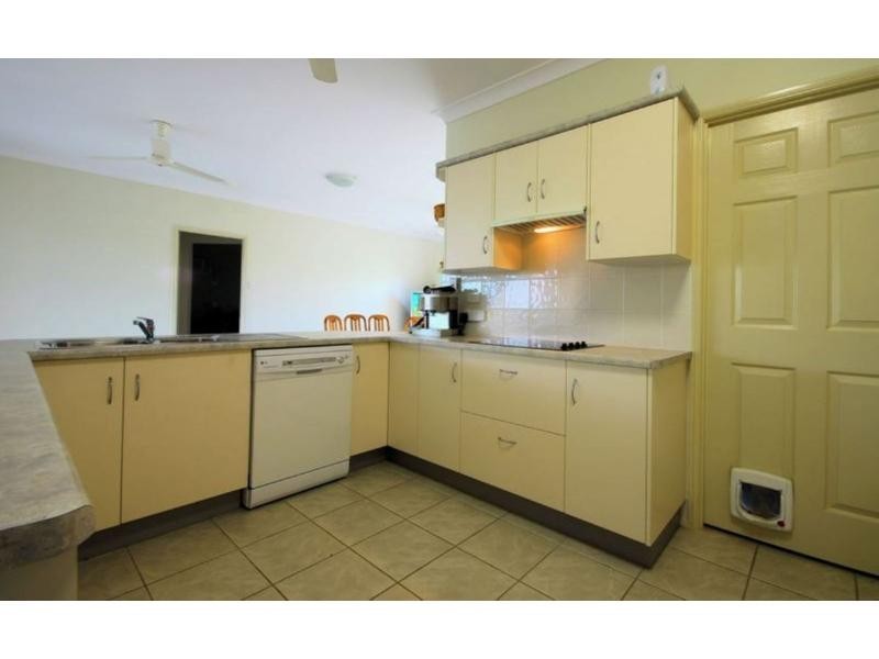10 Bronte Court, Bushland Beach QLD 4818