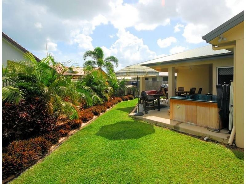 10 Bronte Court, Bushland Beach QLD 4818