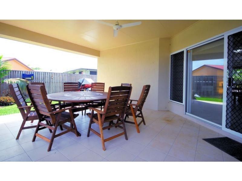 10 Bronte Court, Bushland Beach QLD 4818