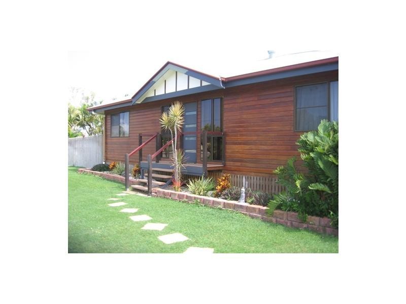 1 Mendi Drive, Bushland Beach QLD 4818