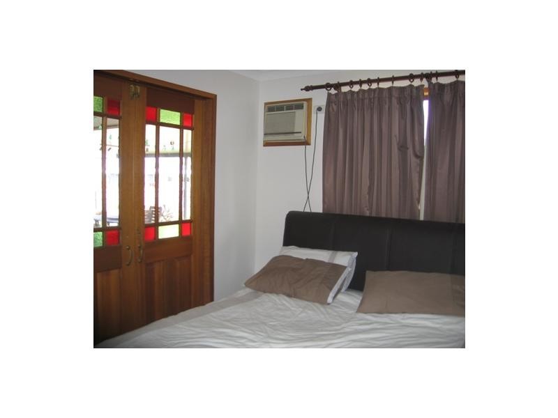 1 Mendi Drive, Bushland Beach QLD 4818