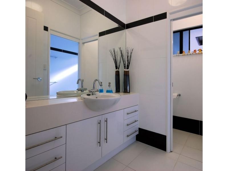 7 Irvinebank Road, Mount Low QLD 4818