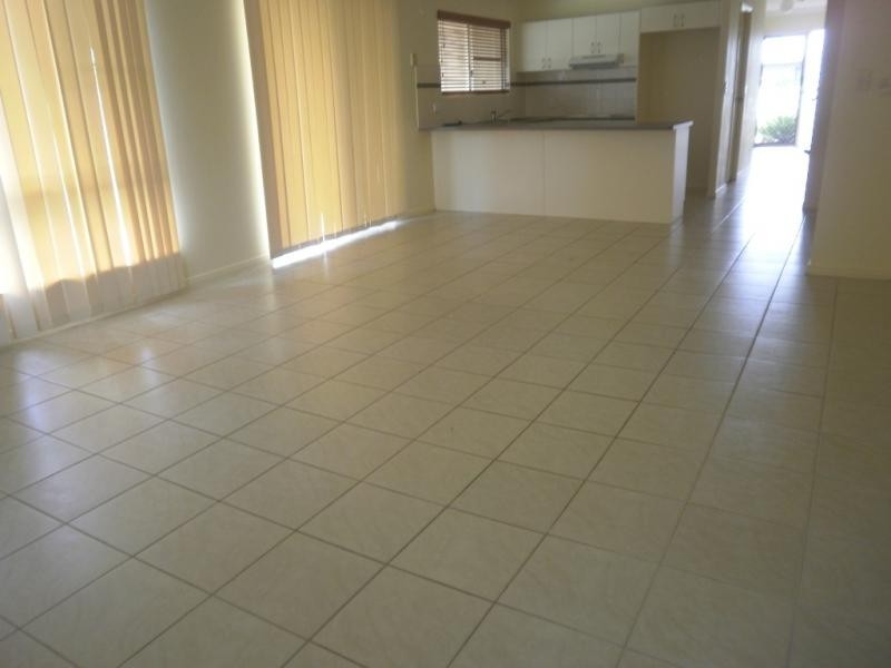 10 Hilton Way, Crestbrook, Mount Louisa QLD 4814