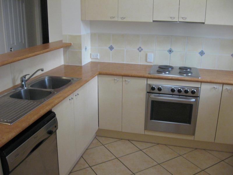 7/24 Martinez Avenue, West End QLD 4810