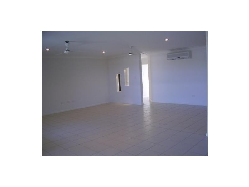 25 Shutehaven Circuit, Bushland Beach QLD 4818