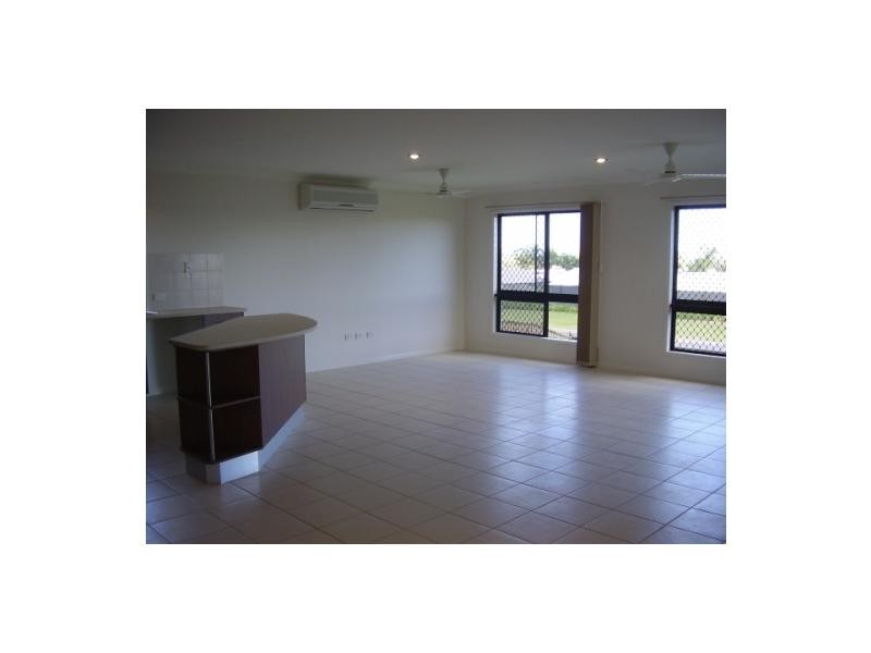 25 Shutehaven Circuit, Bushland Beach QLD 4818