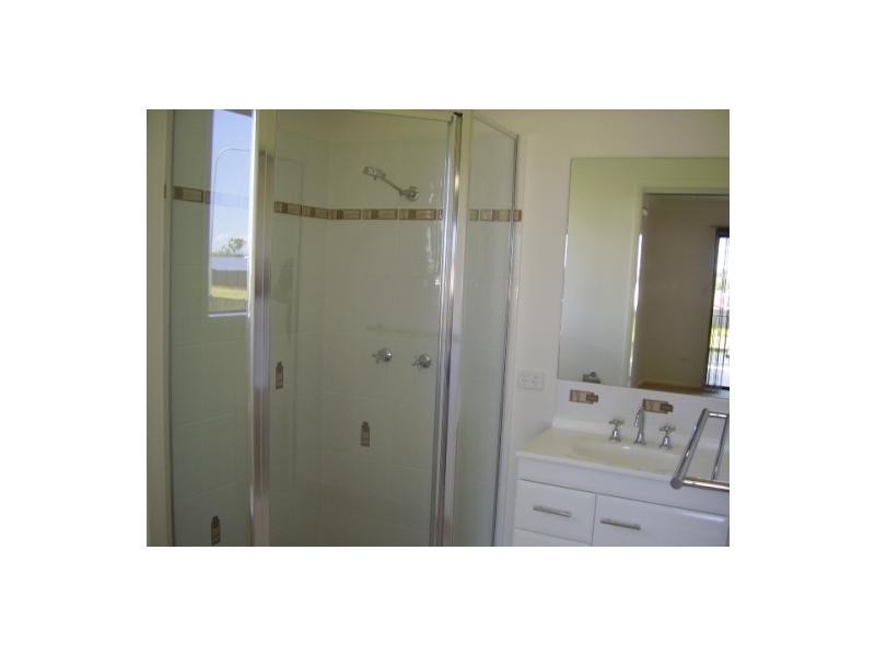 25 Shutehaven Circuit, Bushland Beach QLD 4818