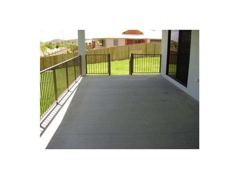 25 Shutehaven Circuit, Bushland Beach QLD 4818