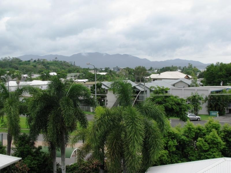 10/42 Warburton Street, North Ward QLD 4810