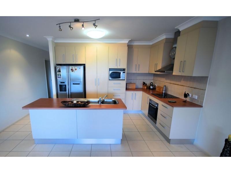 105 Shutehaven Circuit, Bushland Beach QLD 4818