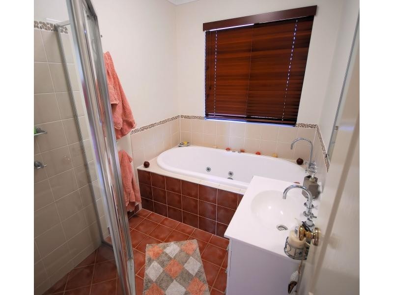 105 Shutehaven Circuit, Bushland Beach QLD 4818