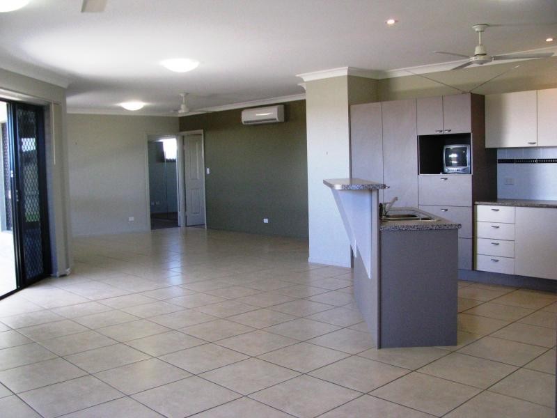 9 Eastlake Avenue, Fairfield Waters, Idalia QLD 4811