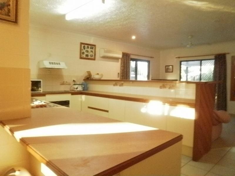 21 Leila Avenue, Rasmussen QLD 4815