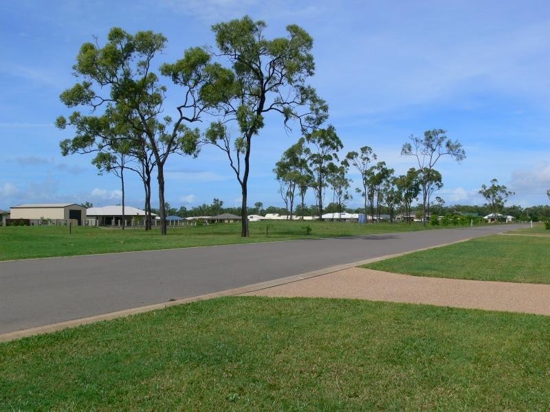 6 Muntrie Court, Mount Low QLD 4818