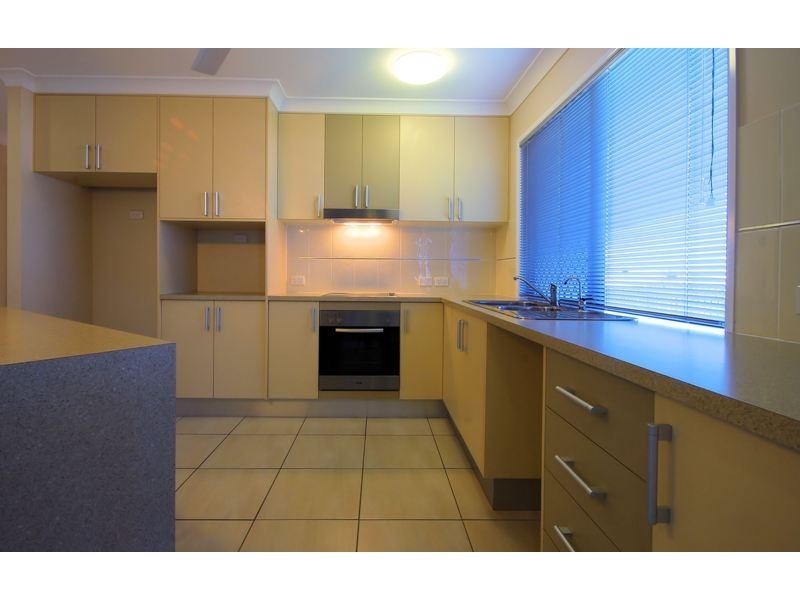 8 Chapple Street, Mount Louisa QLD 4814