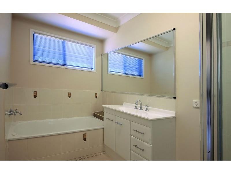 8 Chapple Street, Mount Louisa QLD 4814